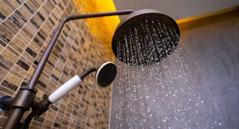 Choisir la hauteur idéale pour votre robinet de douche