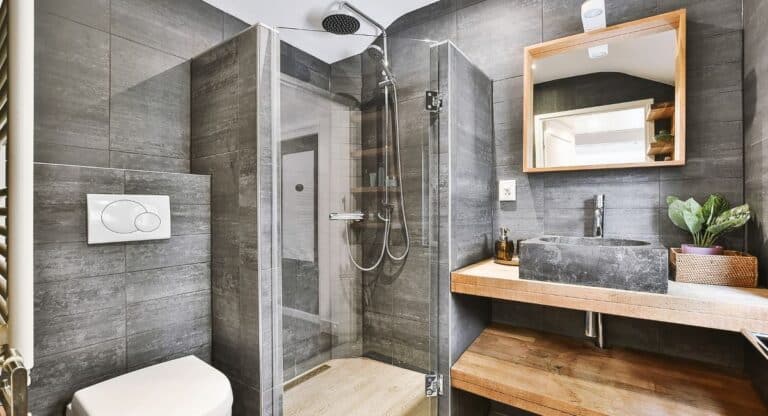 Remplacement de la douche : quel budget prévoir pour votre salle de bain ?