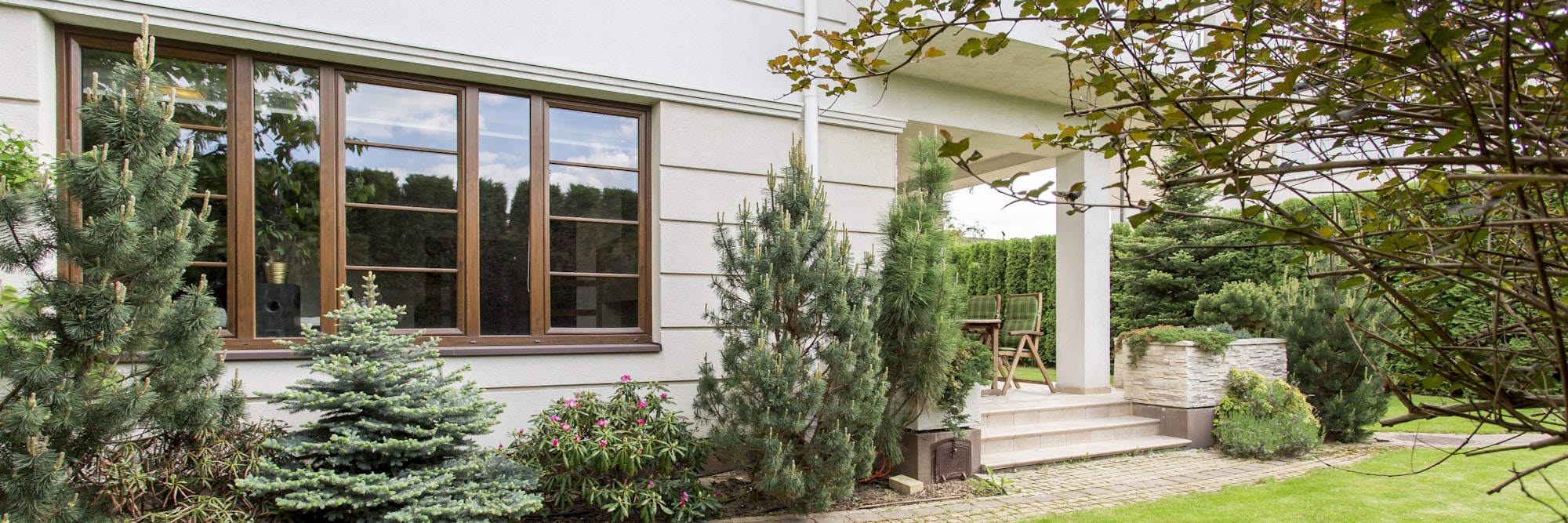 House with beauty garden