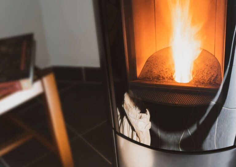Quelle est la durée de vie d’un poêle à pellet et nos 3 astuces simples pour l’allonger
