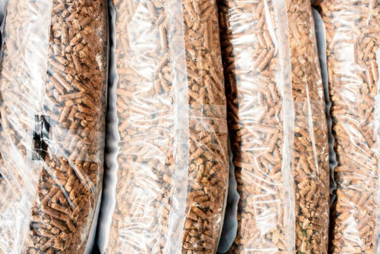 Quelle quantité de sacs de granulés est nécessaire pour un hiver confortable ? Notre réponse en calcul