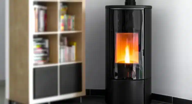 Poêle à pellet : l’astuce infaillible pour éviter que votre vitre ne noircisse