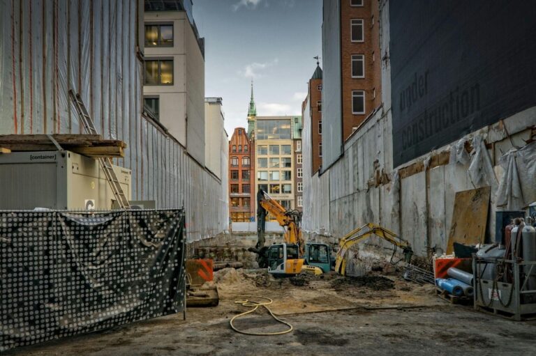 Marquage piquetage : l’étape clé pour la sécurité des chantiers